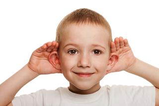 Odstające uszy u dziecka. Czy wykonywać zabieg korekcji uszu?