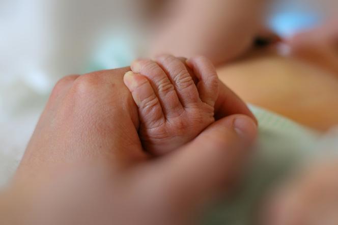 Dłoń noworodka