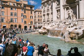 WOJNA O MILIONY Z FONTANNY.