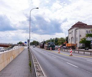 Budowa przejścia dla pieszych przez Wisłostradę w Warszawie