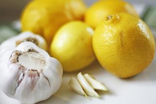 Czosnek i cytryna - jak wyleczyć przeziębienie domowymi sposobami?