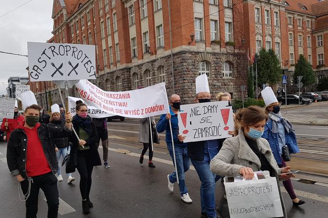 Czarna polewka dla rządu RP - protest branży gastronomicznej.