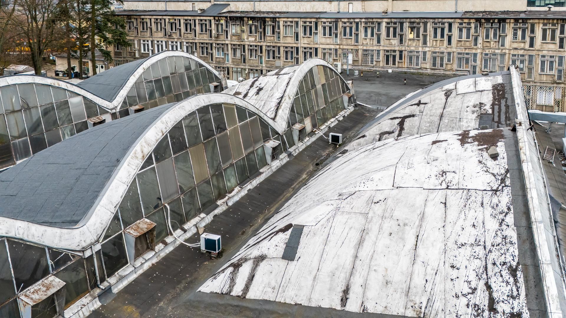 Zabytkowa hala na Suwak 4 w Warszawie