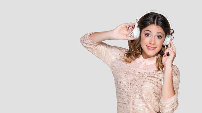 Violetta. Violetta Castillo (Martina Stoessel)