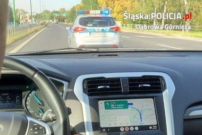 Policjanci z Dąbrowy Górniczej eskortowali rodzącą kobietę do szpitala