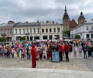 Happening na Rynku na otwarcie Tygodnia Bibliotek w Nowym Sączu