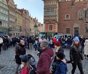 WOŚP 2024 we Wrocławiu. Cały Rynek i ludzie w serduszkach [ZDJĘCIA]