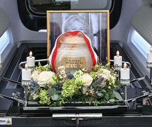 Pożegnali wielką damę polskiej kultury. Kidawa-Błońska przesłała piękny wieniec