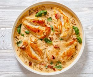 Filety z kurczaka po hawajsku. Prosty przepis na obłędny obiad dla całej rodziny