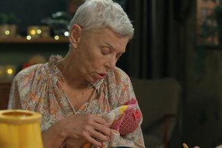 Barwy szczęścia, odcinek 3180. Krystyna (Hanna Bieluszko)