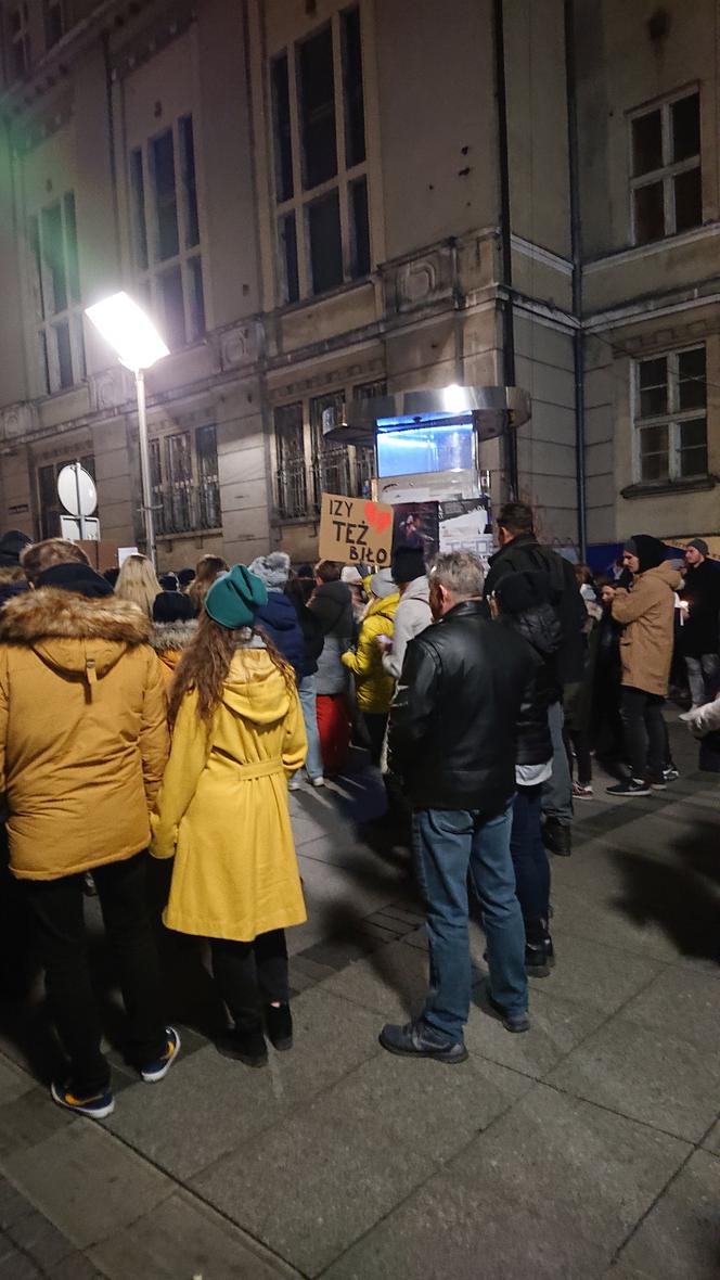 Na ulicach Katowic pojawiły się tłumy. Protestujący szli pod hasłem: "Ani jednej więcej" [ZDJĘCIA]