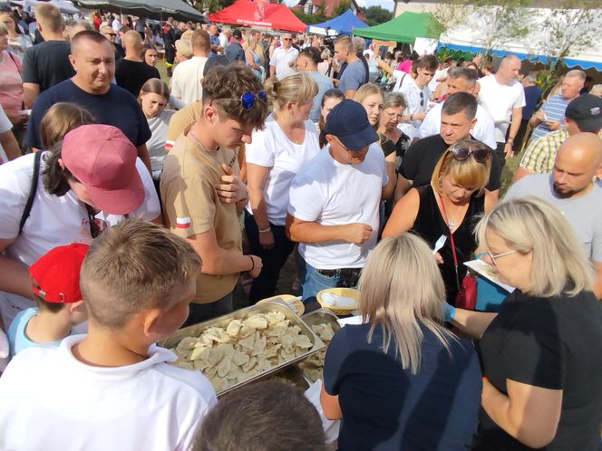 W konkursie na najlepsze pierogi w powiecie Siedleckim w 2025 roku zwyciężył męski zespół KGW „Sami Swoi” z Kotunia! 