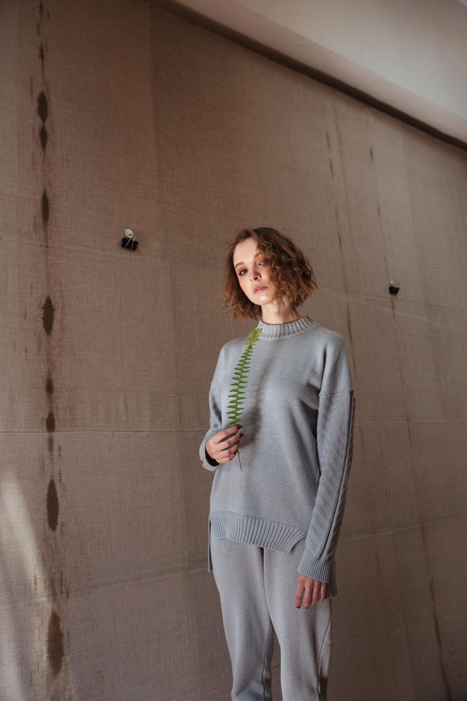 Ciepłe i stylowe. Wełniane spodnie to hit tego sezonu! Zobacz, jak je nosić