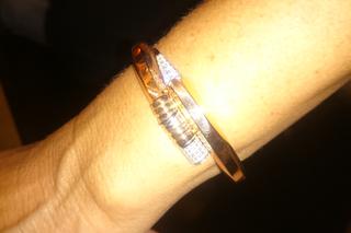 Narzeczony obsypał Minge diamentami