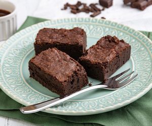 Nie maliny ani wiśnie. Do brownie dodaję te pyszne owoce, na które sezon jest w pełni 