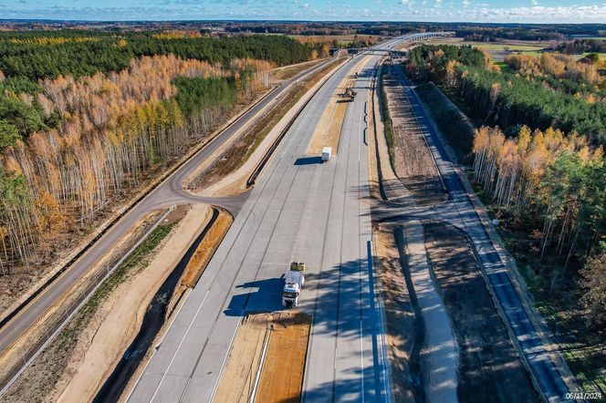 18 grudnia GDDKiA oddała  do ruchu ostatni z trzech odcinków autostrady A2 Mińsk Mazowiecki – Siedlce, pomiędzy węzłami Groszki i Siedlce Zachód