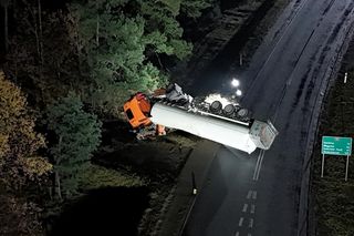 Przewalona cysterna z azotem w Skuszewie.