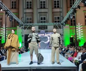 RADOM FASHION SHOW