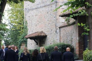 Prywatne uroczystości żałobne Giorgio Armaniego w rodzinnych stronach projektanta