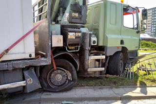 Tramwaj zderzył się z ciężarówką. Ranni pasażerowie i motorniczy!