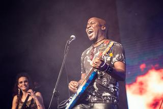 JOANNA DUDKOWSKA FEAT. KOVA & GWIAZDY POLSKIEJ ESTRADY – Music and Visual Experience w poznańskiej Auli Artis 