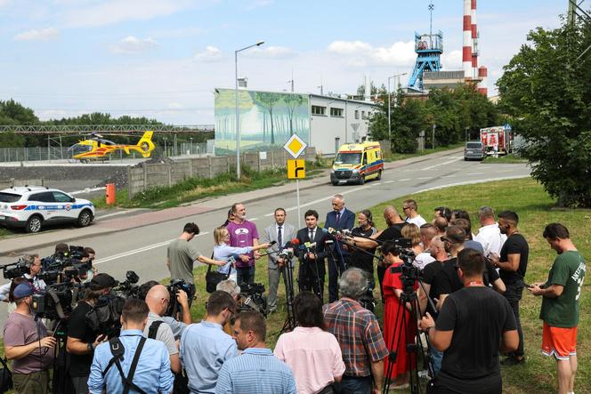 Wstrząs w kopalni Rydułtowy. Jeden górnik transportowany na powierzchnię, akcja przerwana