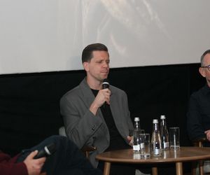 Wojciech Szczęsny z dziećmi na premierze filmu o sobie