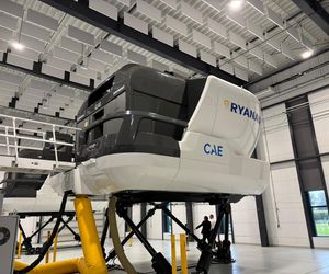 Ryanair otworzył w Krakowie ultranowoczesne centrum! To tu piloci uczą się latać Gamechangerami