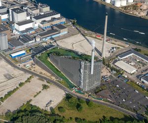 Na dachu spalarni i elektrowni w Kopenhadze powstało CopenHill. Dach przekształcono w centrum sportów. Powstał tu całoroczny stok narciarski, park wspinaczkowy i ścieżki spacerowe