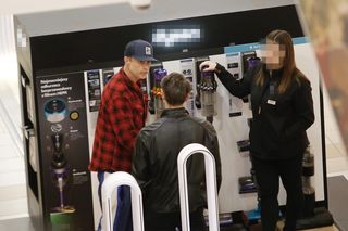 Maciej Zakościelny - męska wyprawa po odkurzacz