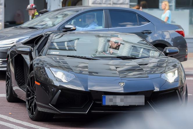 Patryk Vega jeździ Lamborghini