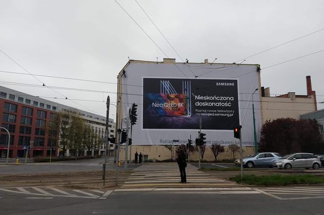 Reklama przy ulicy Estkowskiego