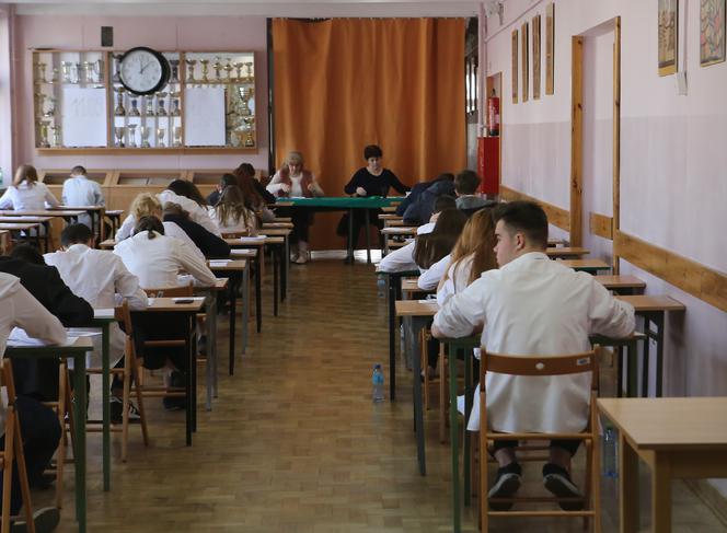 Ksiądz z katechetkami uratowali egzaminy