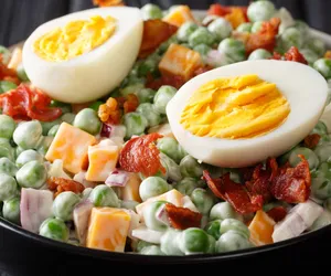 Urzekająca sałatka z groszku - idealna na lunch lub kolację