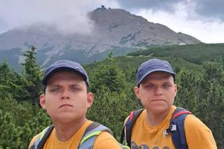 Tata wędruje po górach z synami w spektrum autyzmu. Prawdziwe szczyty i to te najtrudniejsze, zdobywamy każdego dnia