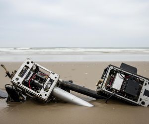 Wojskowy dron na plaży w Ustce. Skąd wzięło się nietypowe urządzenie?