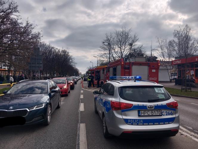 Bydgoszcz: Kierowca zjechał z drogi i uderzył w przydrożny słup