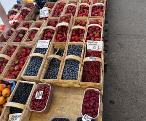 Rzeszowskie targowiska pełne świeżych owoców i warzyw