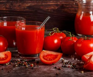 Sok pomidorowy – naturalny kosmetyk i lek w jednej butelce. Podpowiadamy, który kupić