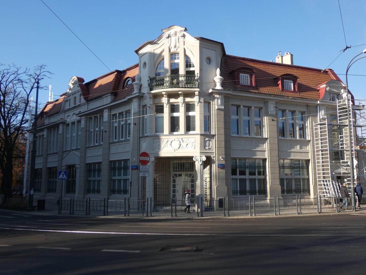 Caritas: odnowiona elewacja
