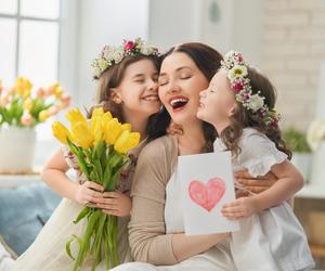 Dzień Matki 2024 - znaczenie kwiatów. Jakie kwiaty dajemy z tej okazji? 