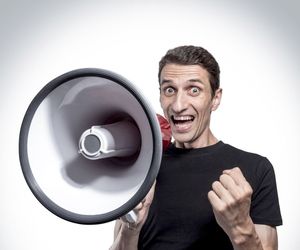 Głos: jak go nie stracić? Przyczyny problemów z głosem