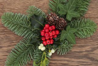 Prosty stroik na świąteczny stół: dekoracja na Boże Narodzenie - zrób to sam