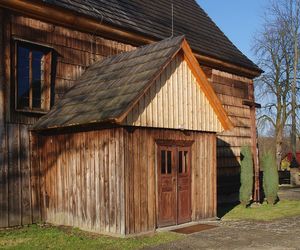 To jedna z najpiękniejszych małopolskich wsi. Kiedyś należała do biskupa 