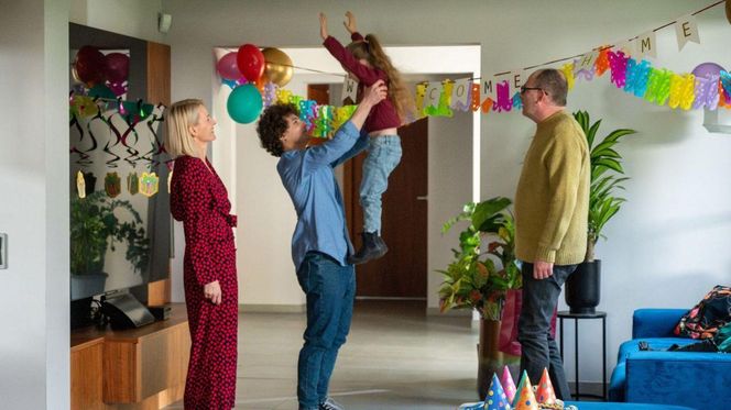 Barwy szczęścia odc. 3186. Olga (Dorota Łukasiewicz-Kwietniewska), Marek (Marcin Perchuć), Witek (Witold Sosulski), Wioletka (Sara Kudaj)