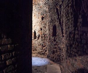 Oto najbardziej tajemnicze miejsce w Warszawie. Elizeum w parku Rydza-Śmigłego