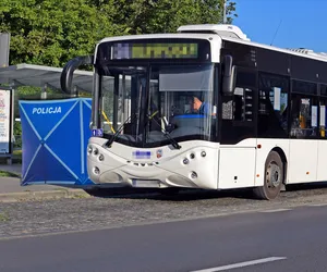 Kierowca autobusu MZK potrącił kobietę na pasach