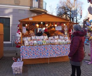 Ruszył Warmiński Jarmark Świąteczny w Olsztynie. Dziesiątki wystawców i tłumy na starówce