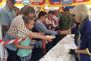 Gigantyczna kremówka papieska w Rzeszowie już rozdana!