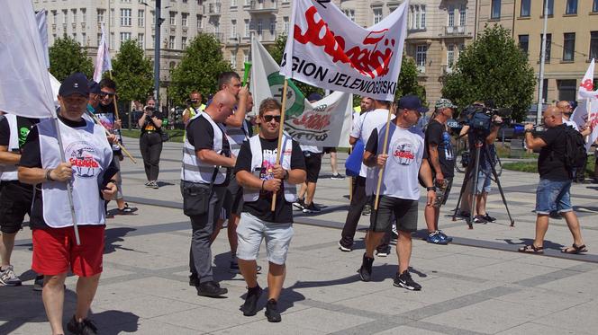 Protest pracowników PKP Cargo we Wrocławiu. Pracę ma stracić prawie 400 osób 